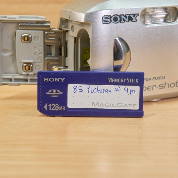 Sony Cyber-Shot DSC-P43 4.1MP Digital Camera / Compact Point and Shoot / Tested - Picture 6 of 6